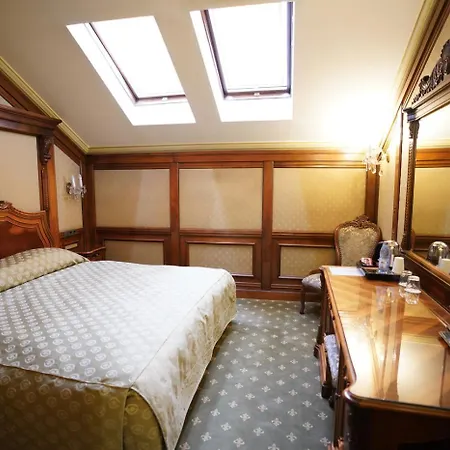 Casa Capsa Готель Бухарест